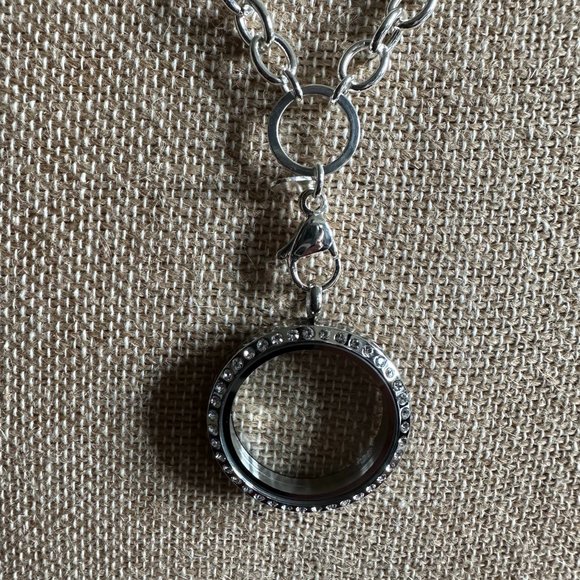 Origami Owl® Silver Over-the-Heart-Chain 30" to 18" - NWT - Picture 4 of 8